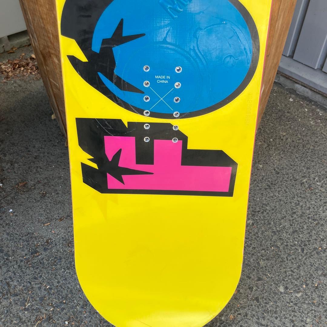 Forum フォーラム　スノーボード　ボード　黄色　グラフィック　153