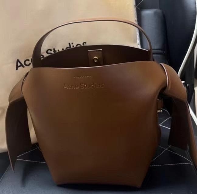 acne studios ムスビハンドバッグ