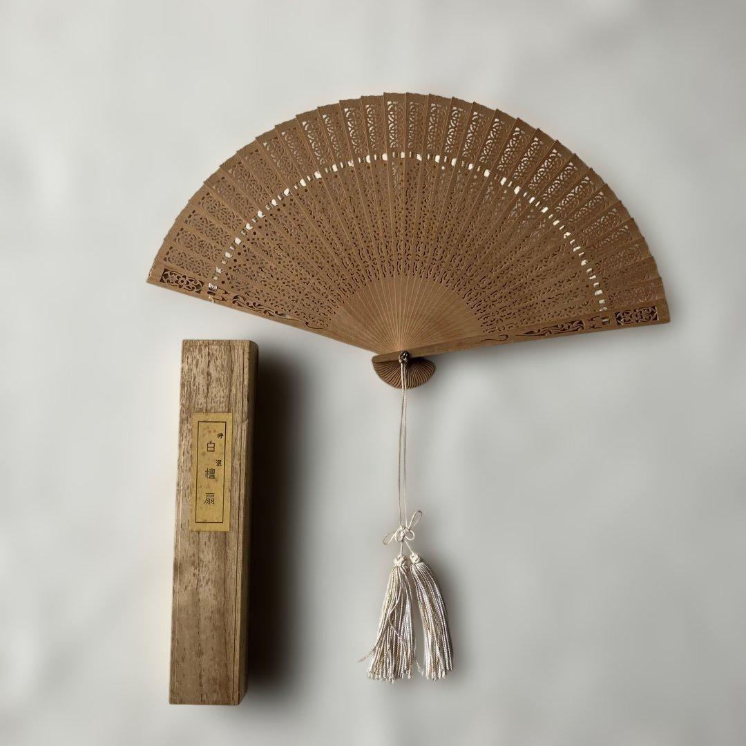 白檀扇　白檀扇子　透かし彫り　桐箱入り　ヴィンテージ　レア　昭和