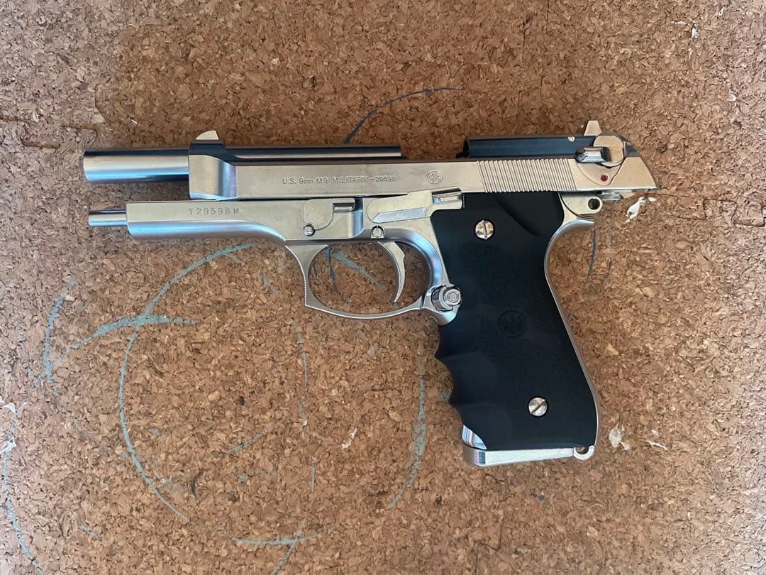 M92F クローム ステンレス ガスガン