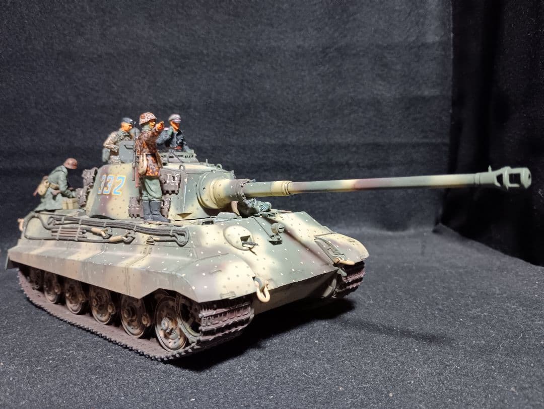 タミヤ1/35キングタイガー完成品