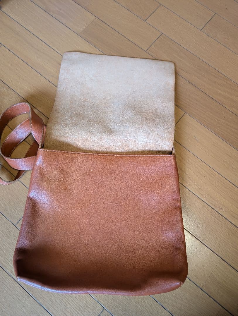 イル・ビゾンテ　レザーショルダーバッグ
