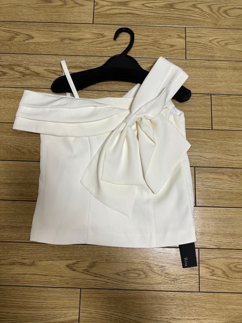 Riu リボンアシンメトリートップス