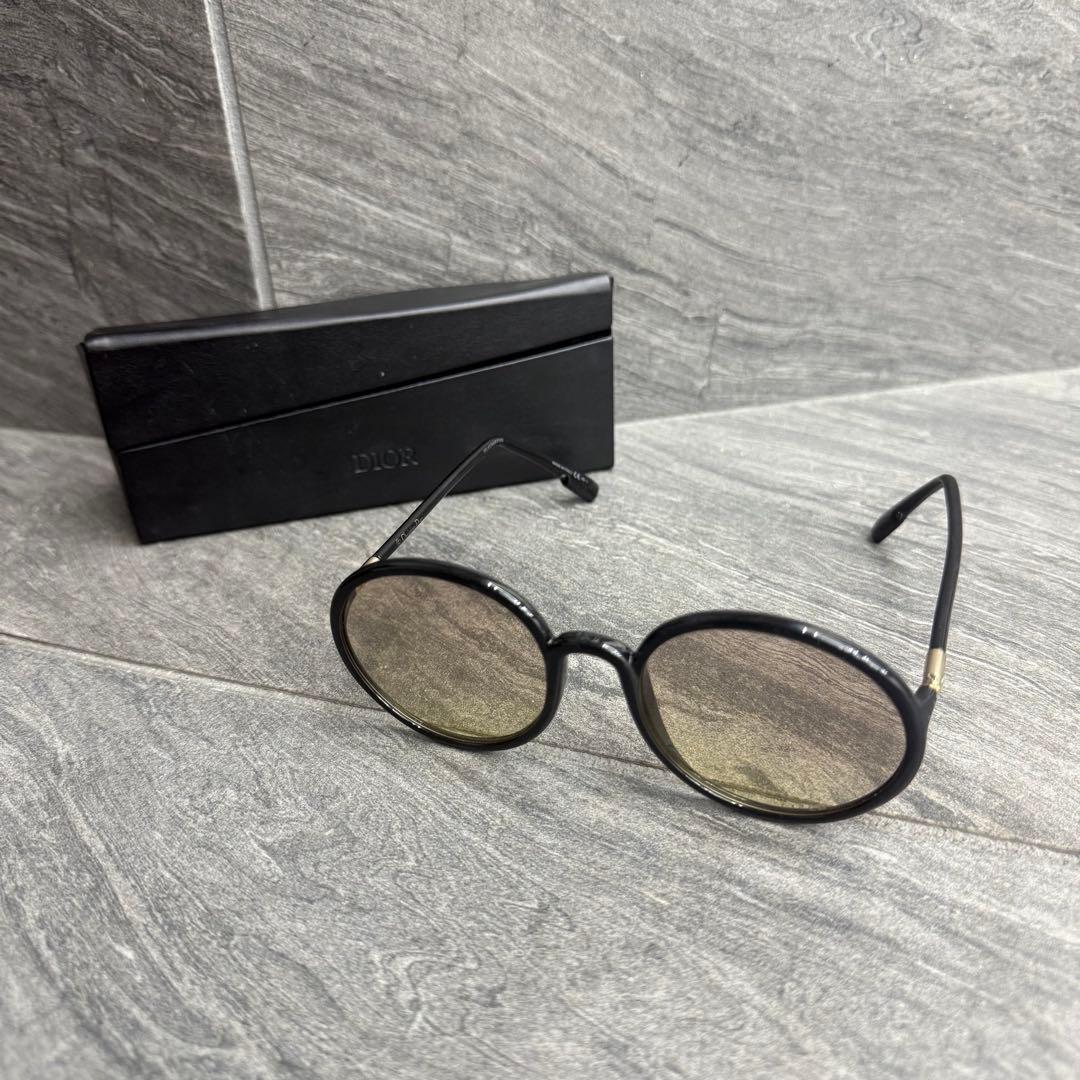 Dior オーバル型ユニセックスサングラス ブラック