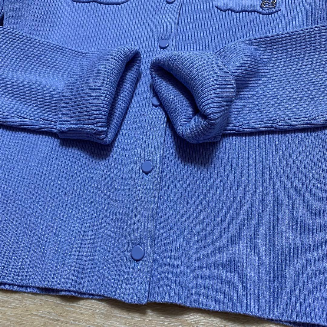 新品 完売2025 CELFORD ロゴチャーム リブニットカーディガン ブルー