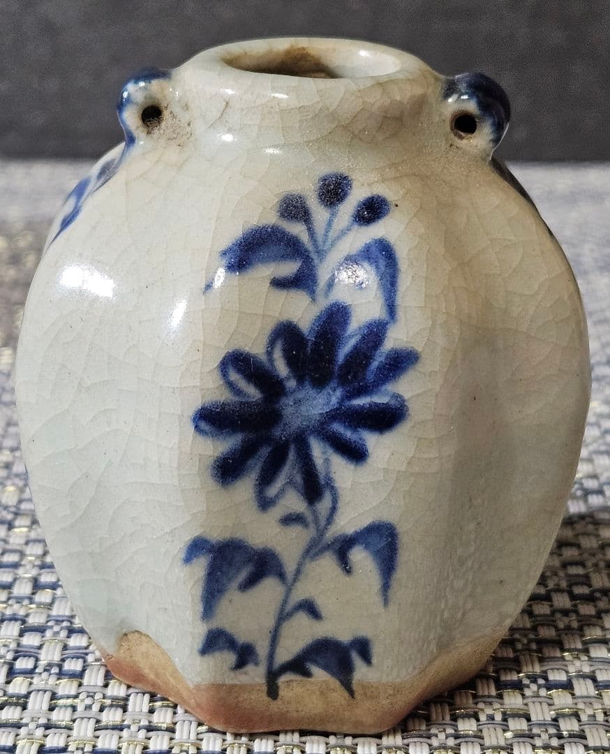 中国古陶磁器　中国古美術　青華　染付 草花の図　八面取り　双耳　花入れ　振り出し