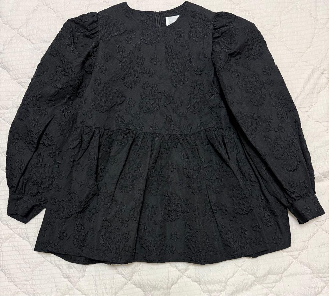 セールOHGA ブラックフリルブラウス フリーサイズ