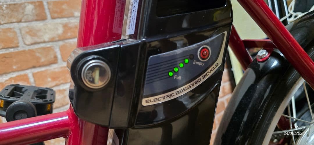 送料込！TRANS MOBILITY e-Basic 電動アシスト自転車 赤