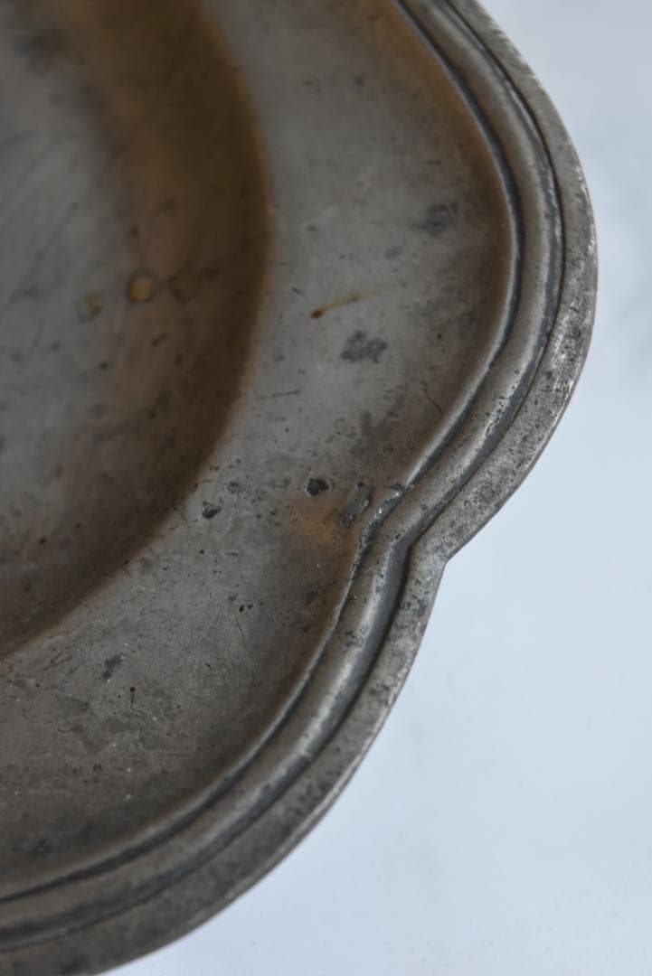 とても重いです！フランス19世紀　キズキズのエタン花リム楕円皿　アンティーク