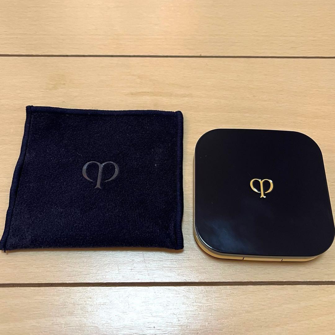 クレ・ド・ポーボーテ プードルコンパクトエサンシエルn