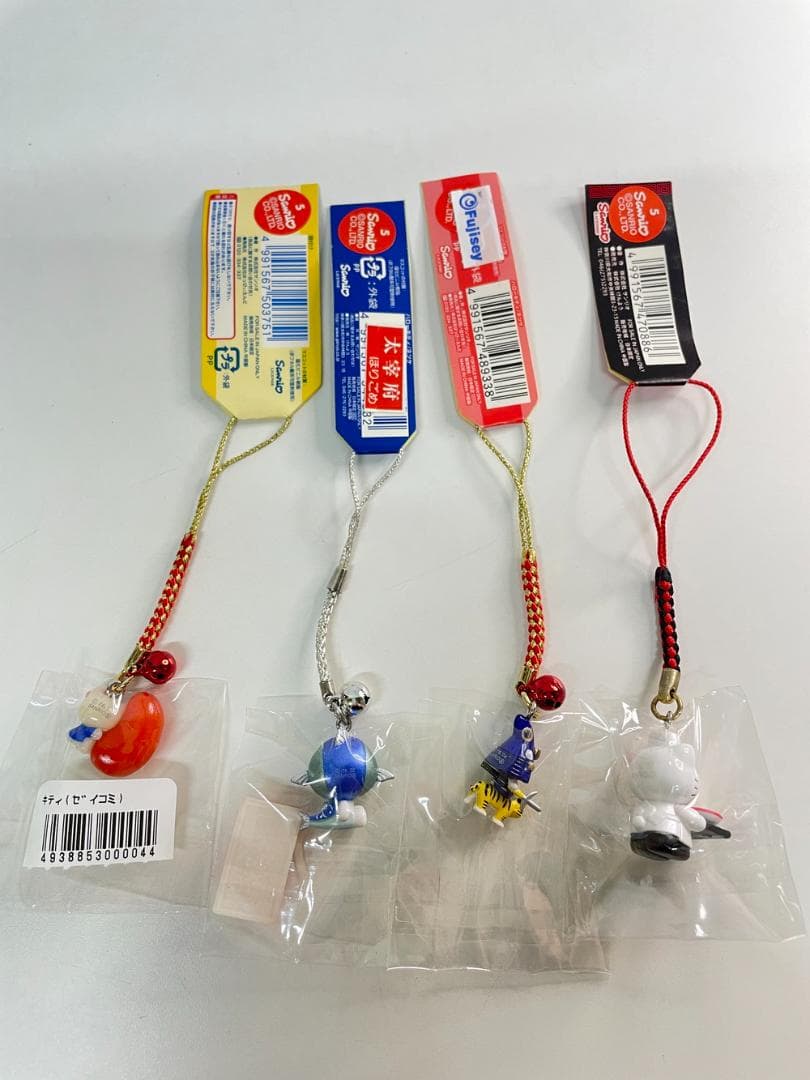 ◆サンリオ HELLO KITTY ご当地ストラップ 27個セット 　08270