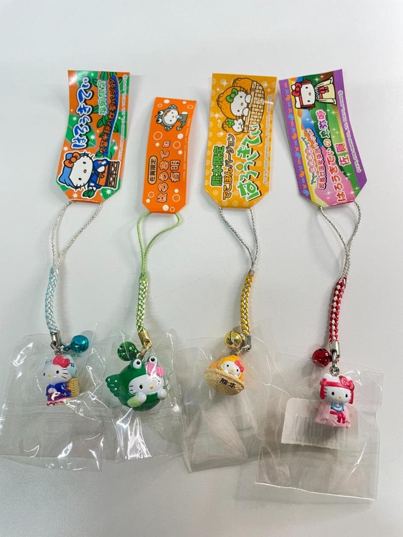 ◆サンリオ HELLO KITTY ご当地ストラップ 27個セット 　08270