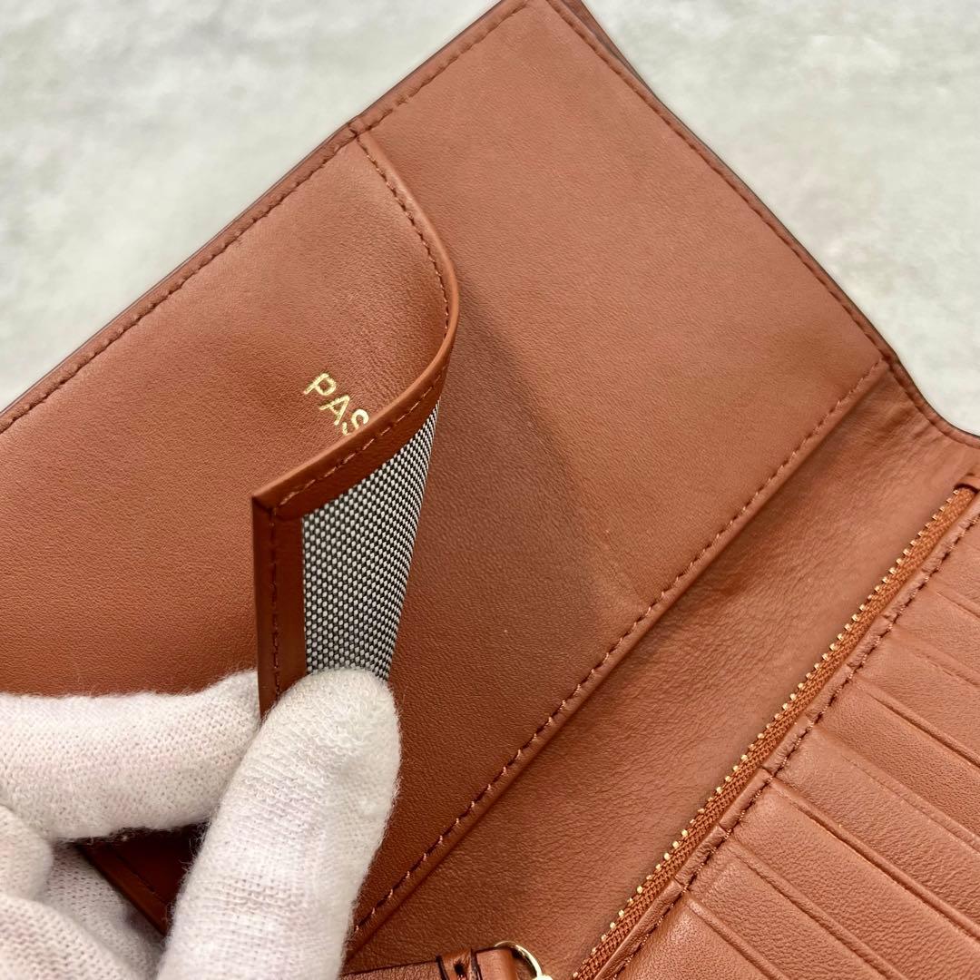 COLE HAAN レッド レザー パスポートウォレット 折り財布 8428