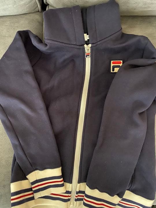 162センチの私には丈、肩幅が小さかったので一回も着てません。