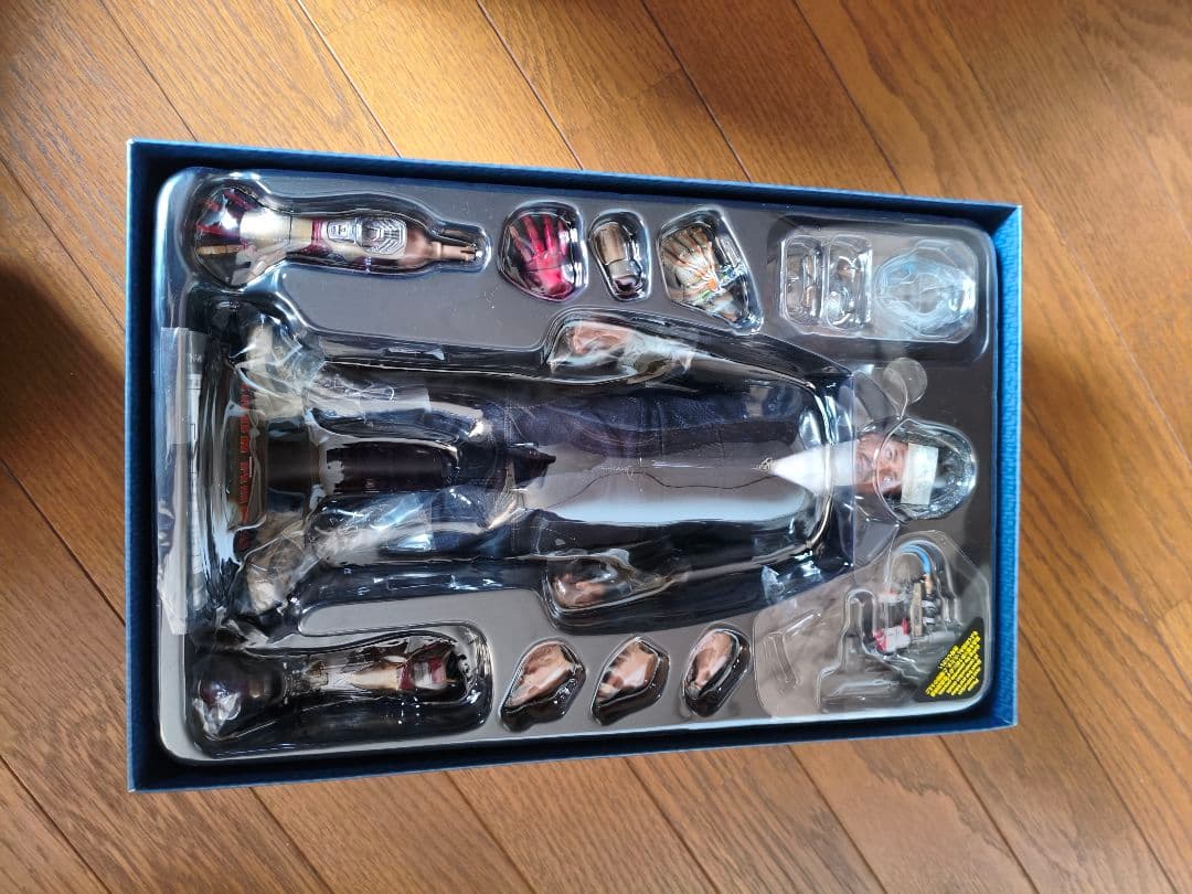 アイアンマン2 トニー・スターク フィギュア　ホットトイズ