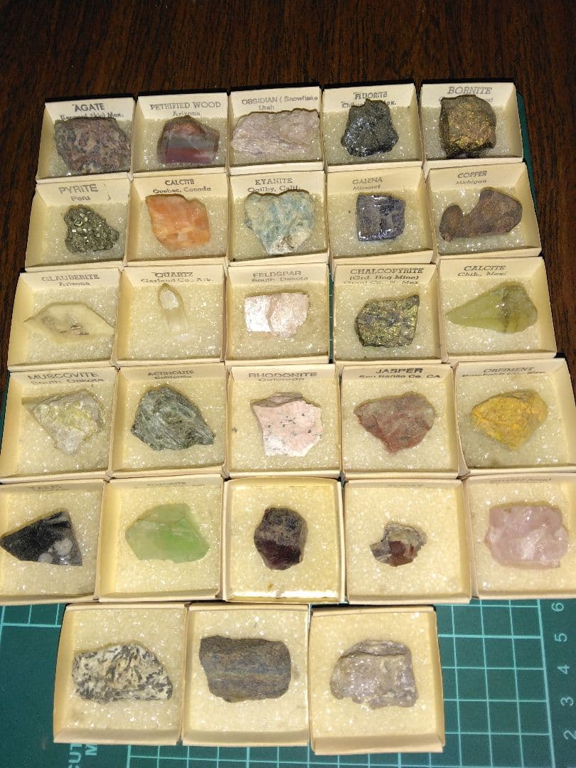 世界の鉱物標本セット　鉱物　鉱石　宝石　天然石　石　28点