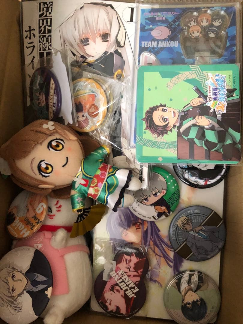 アニメキャラクター 缶バッジ・ぬいぐるみ、まとめ売りD 150点以上詰め