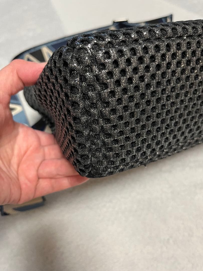 ヤマダヤLASUD アシンメトリーフラップボディバッグ