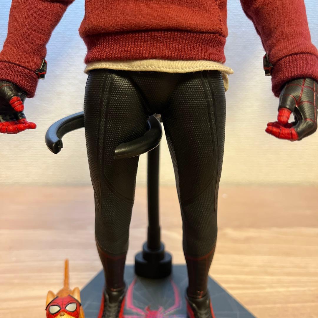 ホットトイズ マイルス・モラレス スパイダーマン 売店の看板猫スーツ版