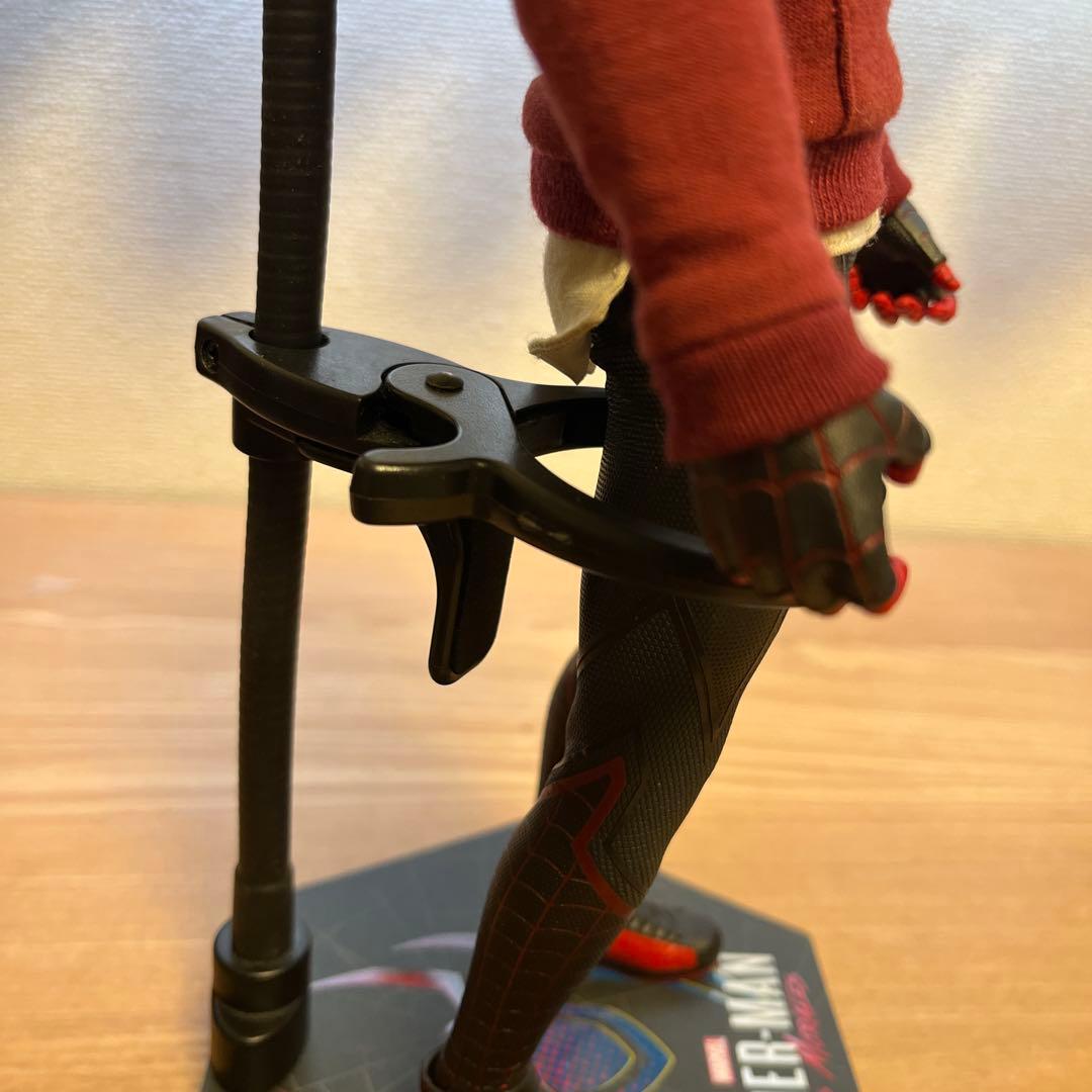 ホットトイズ マイルス・モラレス スパイダーマン 売店の看板猫スーツ版