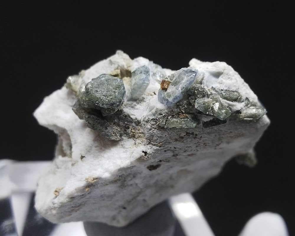 502 ベニトアイト クラスター ジョアキナイト 結晶 原石 母岩付き