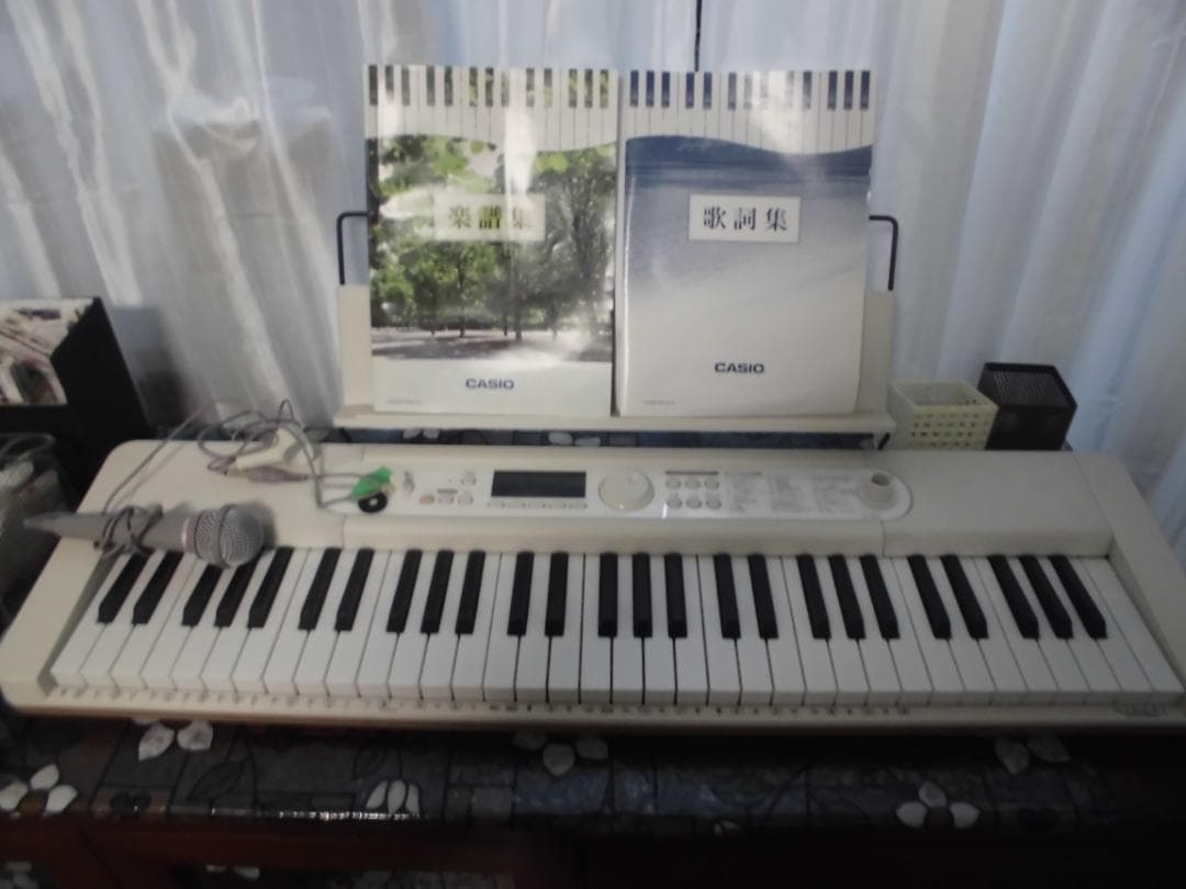 CASIO 楽らくキーボード カラオケマイク付き　LK-526　６１鍵