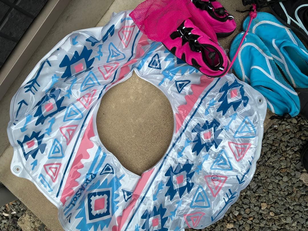 海遊び　川遊び　マリンシューズ　浮き輪　ライフジャケット