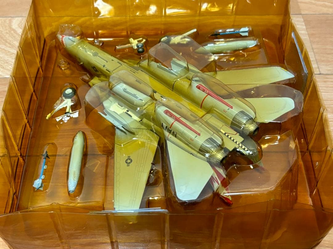 ドラゴン 1/72 F-14A TOMCAT VF-111 SUNDOWNERS