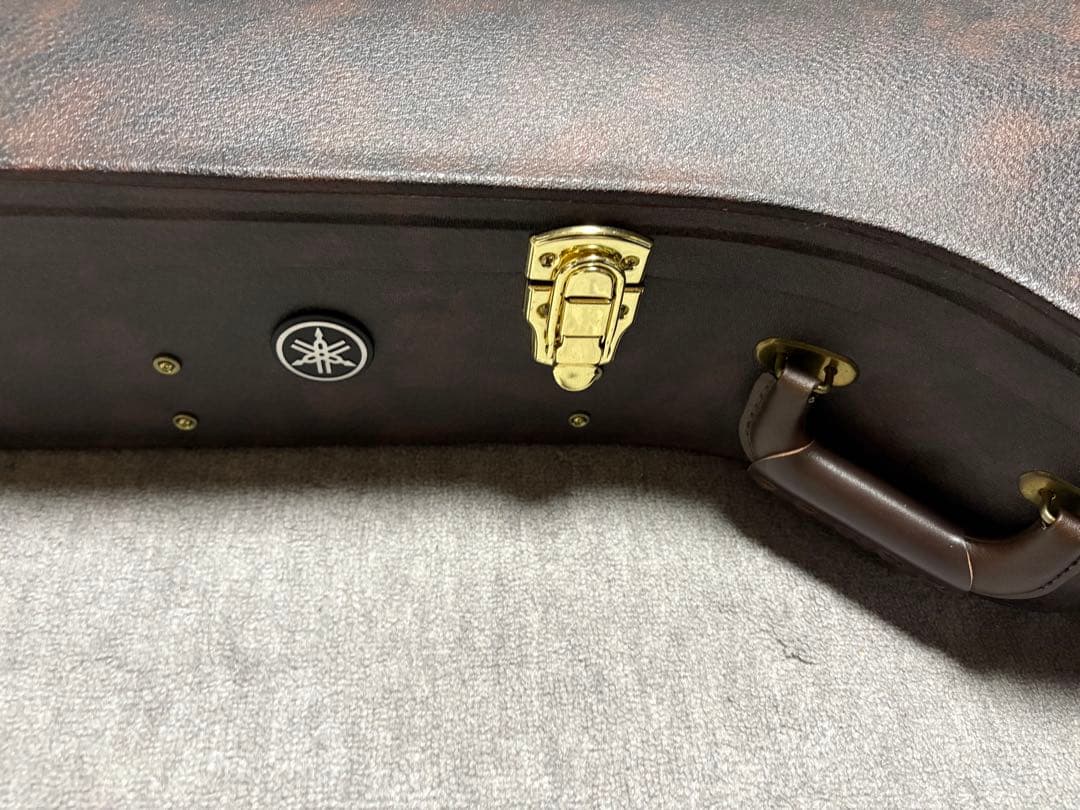 まみ。アコースティックギター ヤマハLS36 ハードケース付き