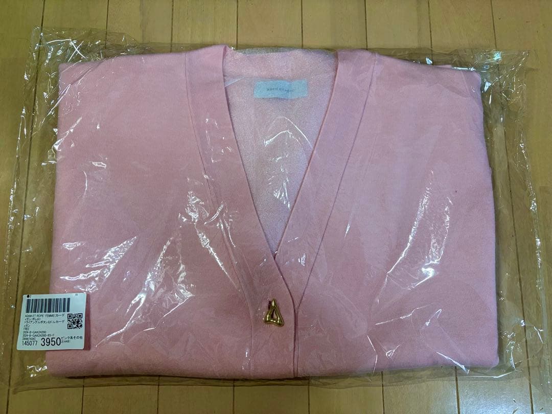 新品 アダムエロペ　トライアングルボタンミドルカーディガン　ブルー　長袖　ピンク