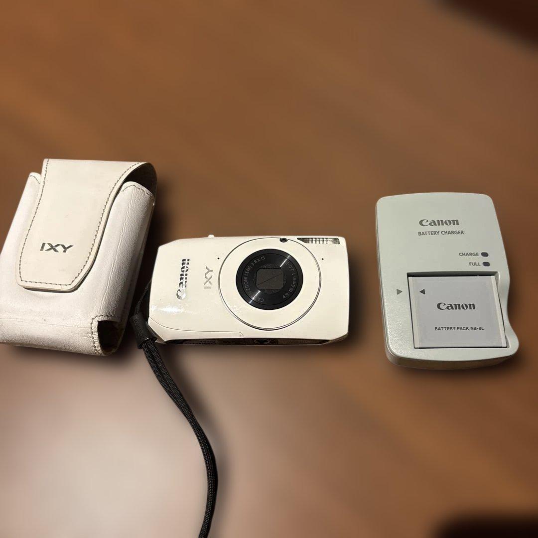レア　Canon　デジタルカメラ　ixy 30s ホワイト