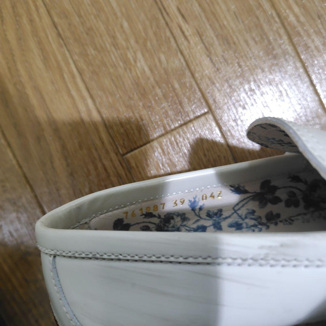 売り切り　GUCCI ホワイト ローファー 蜂刺繍　箱付き