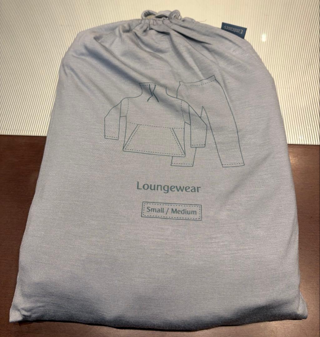 エミレーツ航空ビジネスクラスアメニティポーチ&パジャマ&スリッパの6点セット