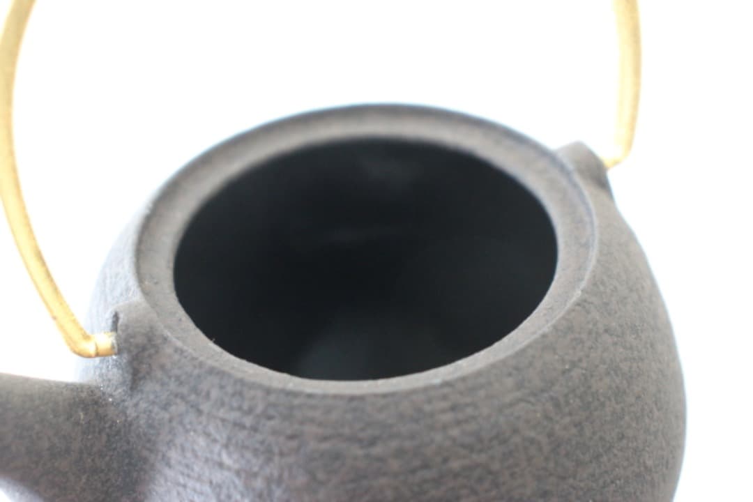 菊池保寿堂　鉄瓶　急須　WAZUQU　グッドデザイン賞　まゆ・MAYU　奥山清行
