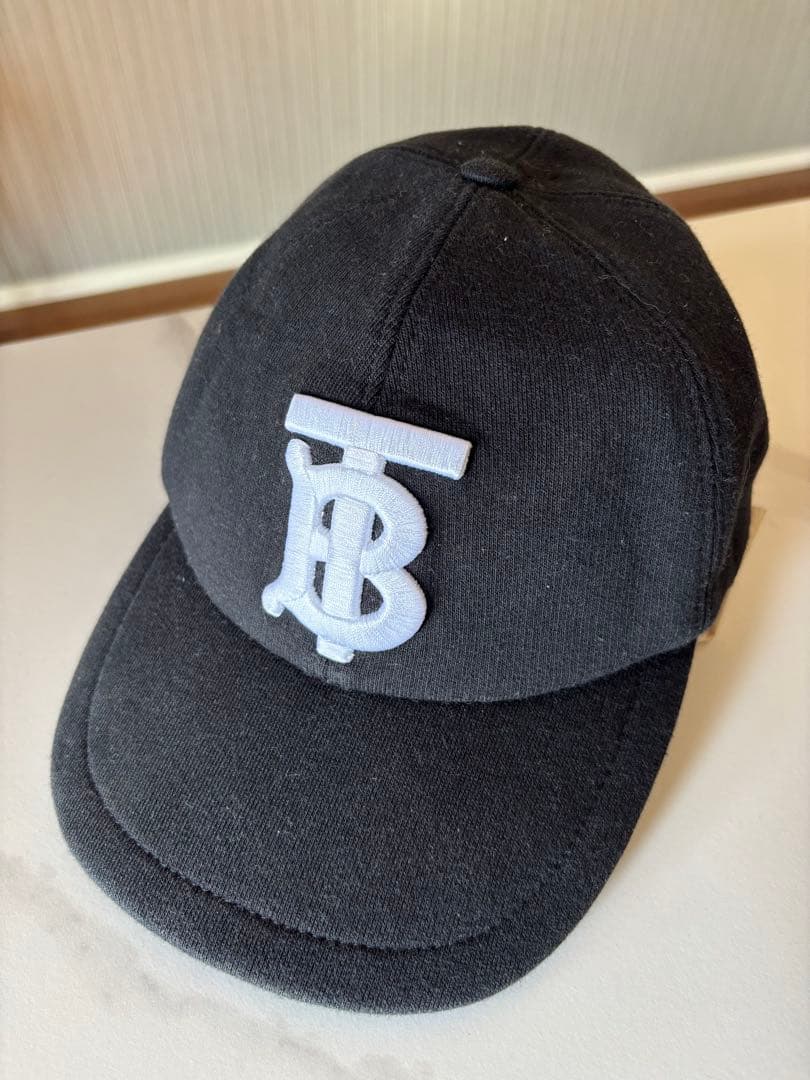 BURBERRY ブラックキャップ Mサイズ