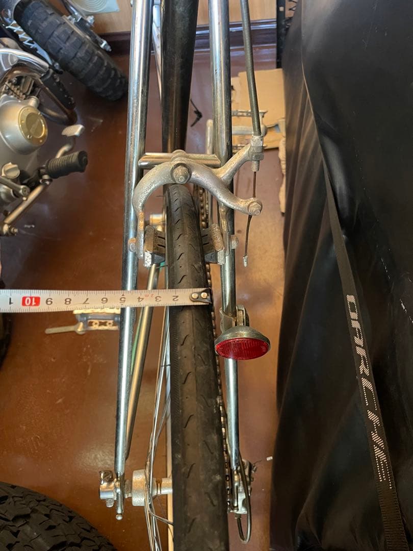 グレー スチールフレーム クロスバイク