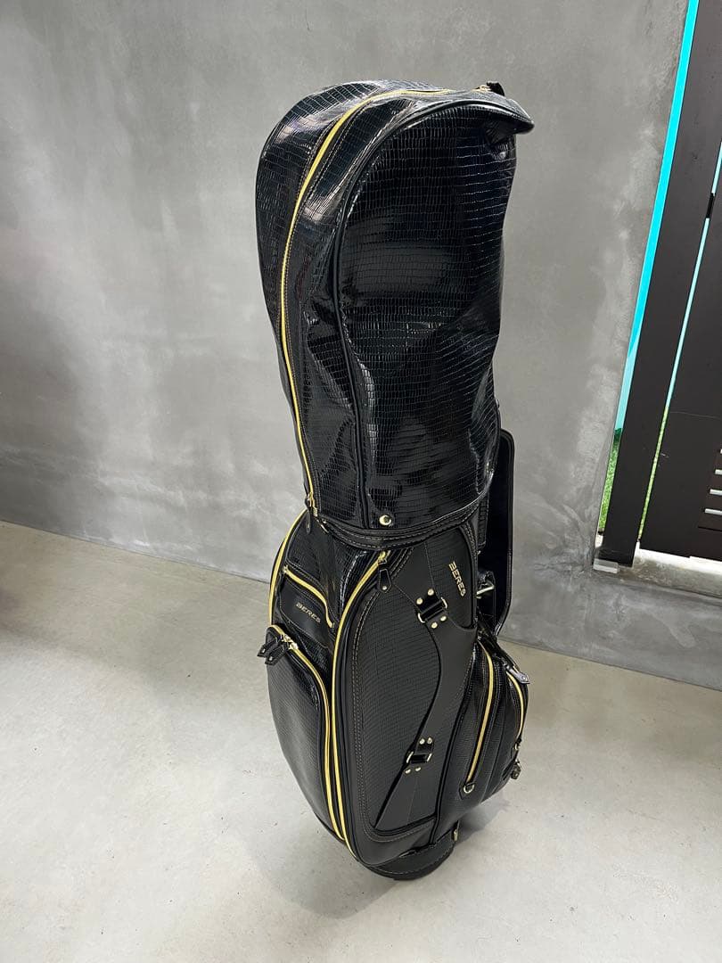 BERES ゴルフバッグ 黒/ゴールドクロコダイル風　本間ゴルフ