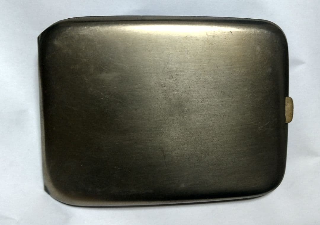 タバコ箱　成美彫刻在銘　銀製バンド