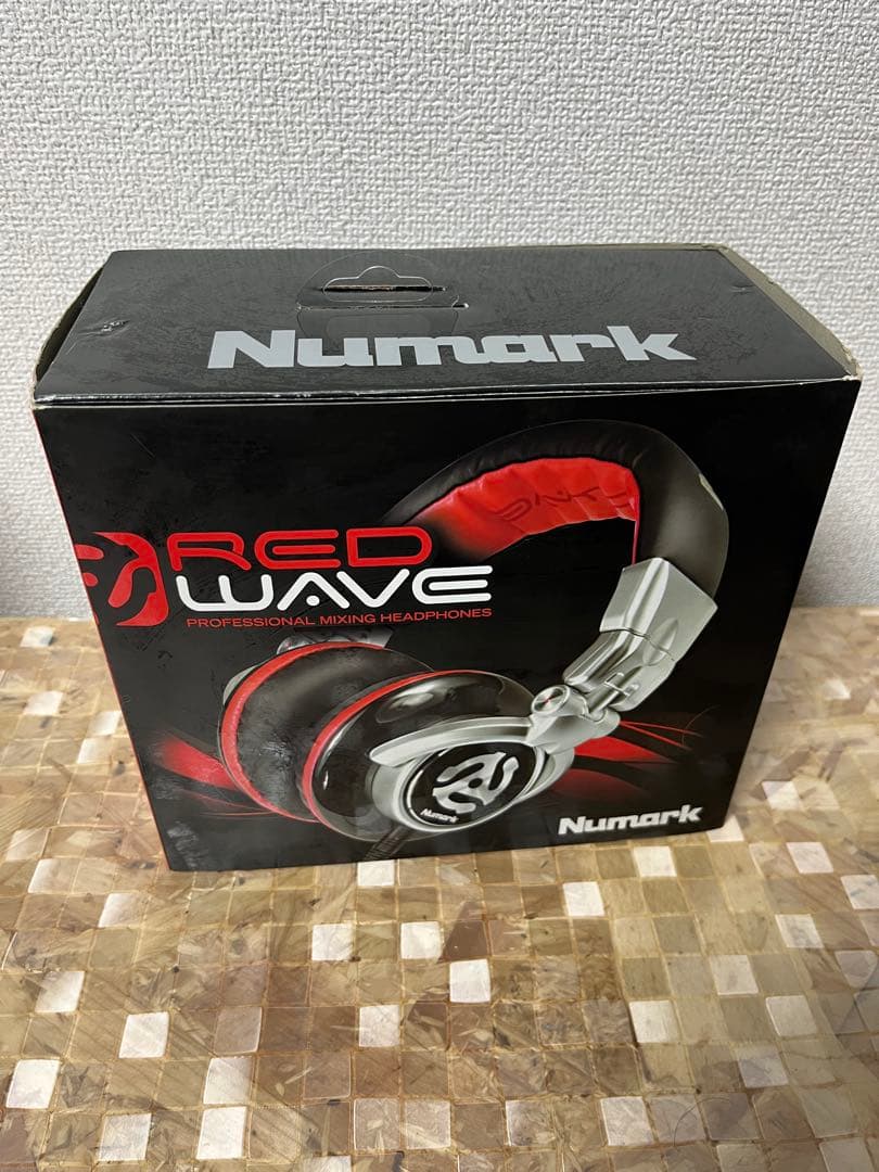 t*e様 KORG microKORG シンセサイザーとNumarkヘッドホンセ