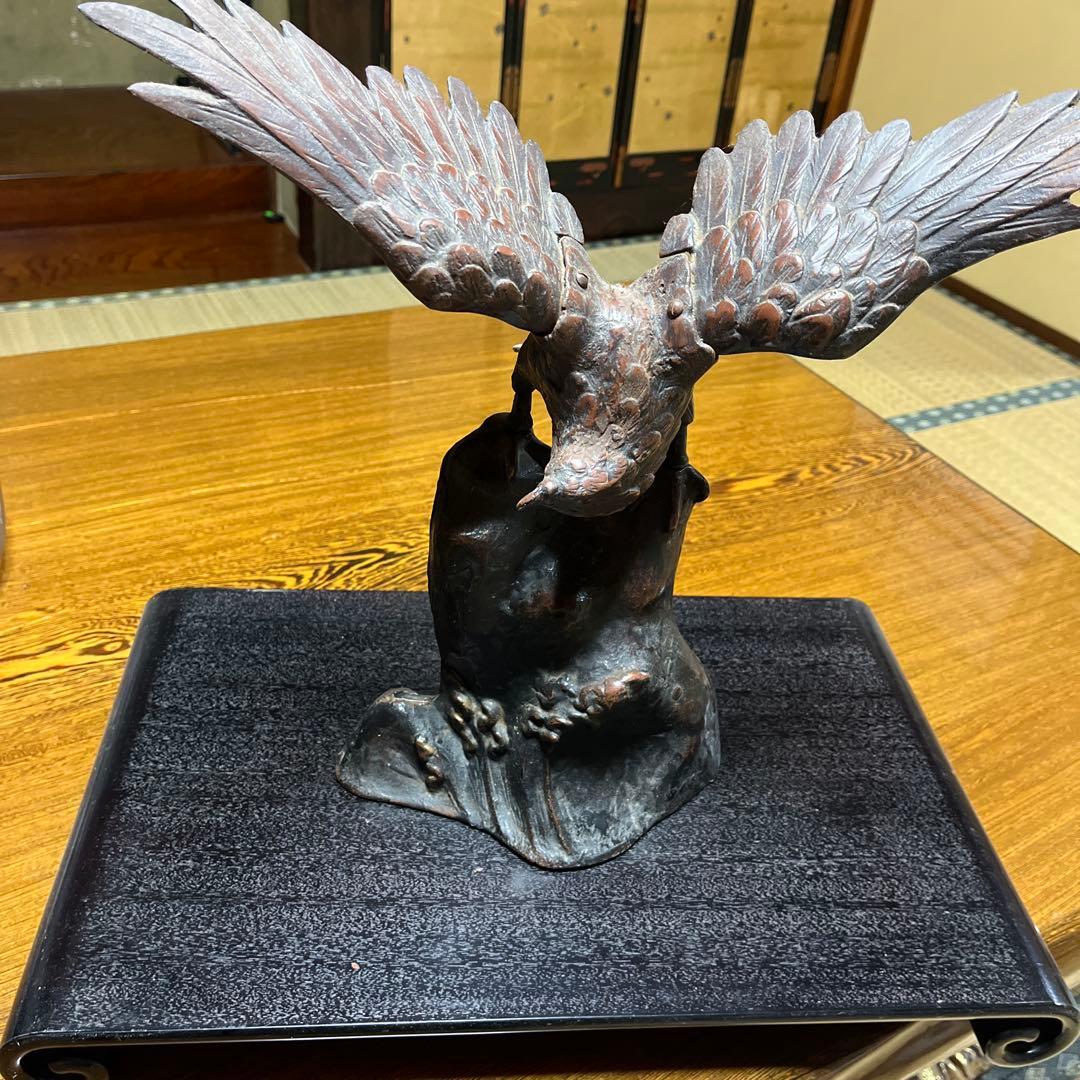 高岡銅器　鷹　置き物