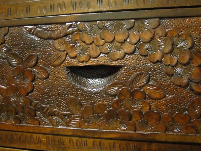 伝統工芸 軽井沢彫り 栃 無垢材 桜 彫刻 和箪笥/衣装箪笥/整理箪笥/着物箪笥