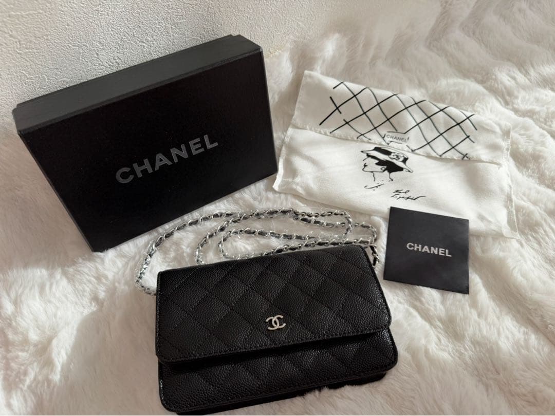 CHANEL チェーン　ショルダーバッグ ブラック　シルバーチェーン