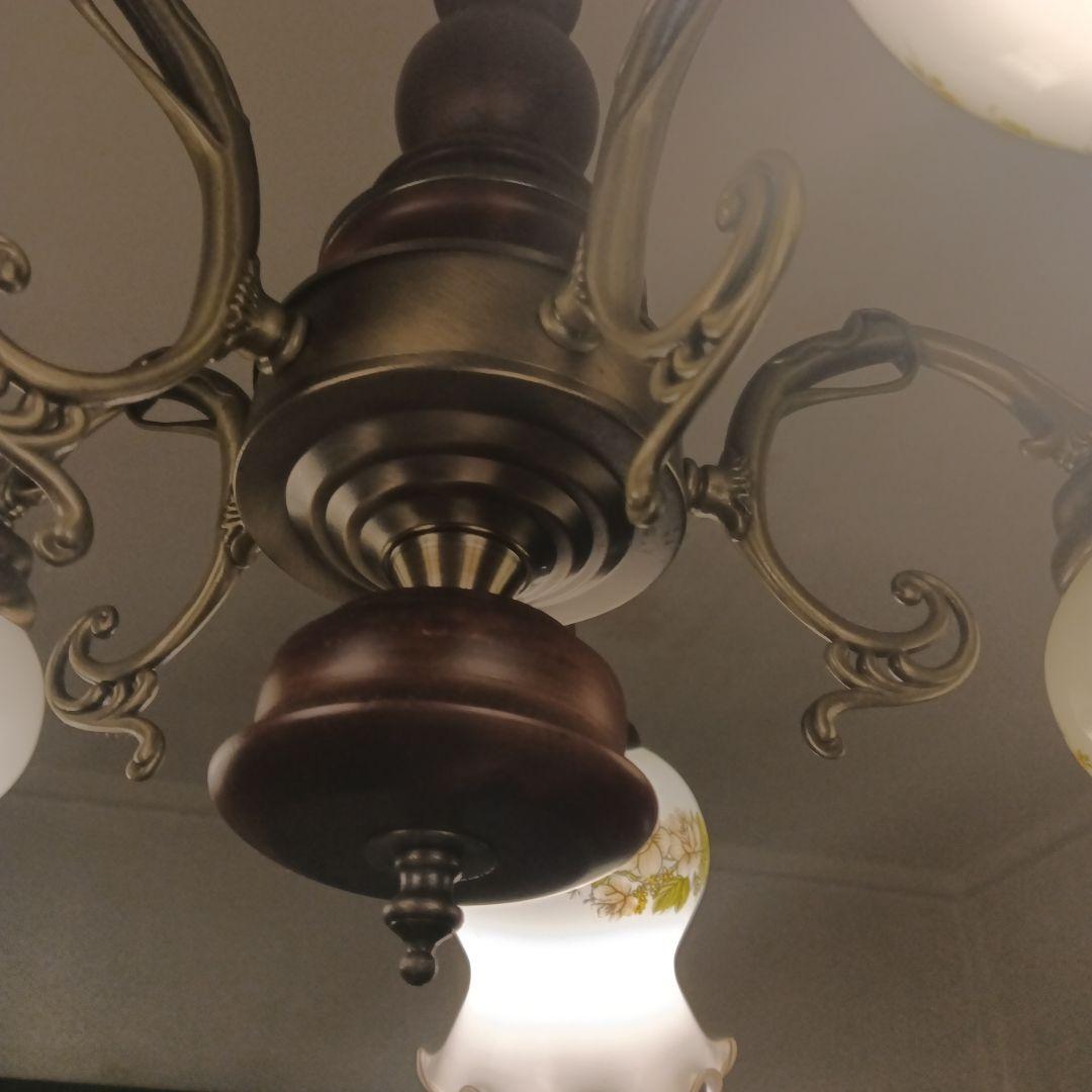 シャンデリア 　フラワー柄　ガラス製