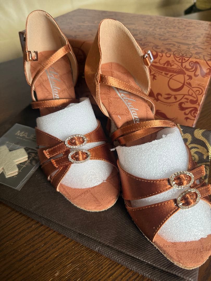 ADSダンスシューズ サテン　22.5cm ヒール7.5cm新品