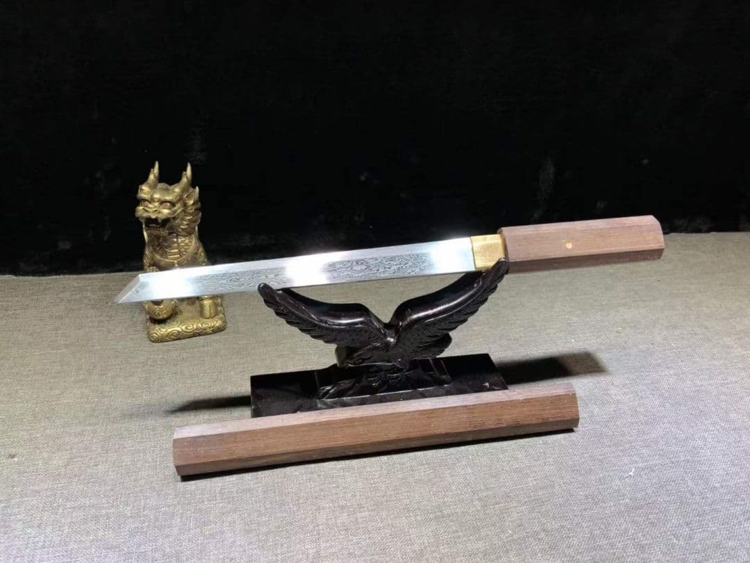 武具　刀装具　日本刀　模造刀   居合刀    肋差   短刀 花梨木六稜唐横刀