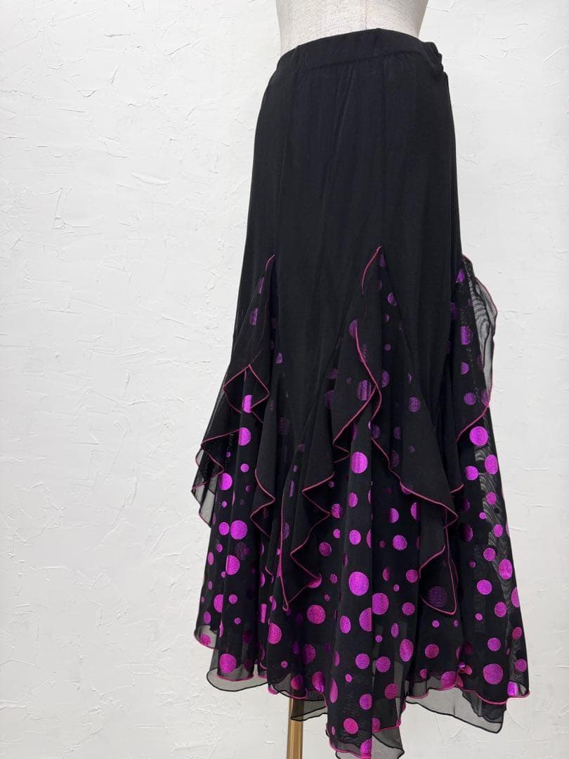 【大人カワイイ】新品　ピンクの水玉　社交ダンス用フリルスカート 黒ｍ253