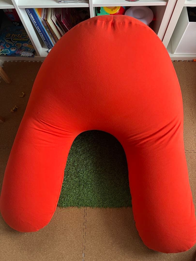 yoibo ゴースト　U字型ビーズクッション 赤