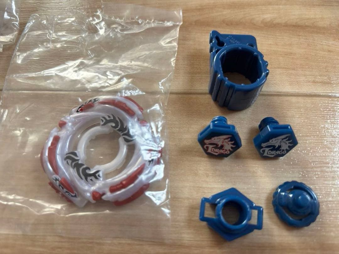 ベイブレード バトル未使用品6個+新品ランチャー 2個+パーツ付き