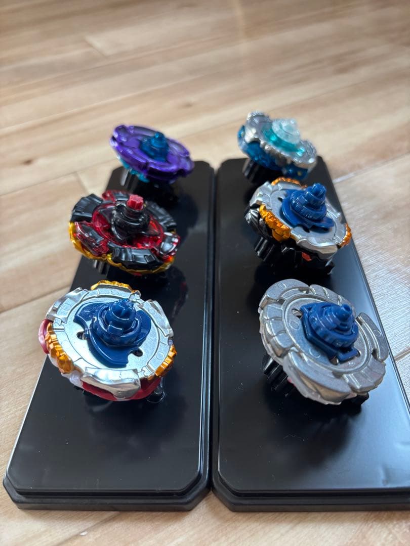 ベイブレード バトル未使用品6個+新品ランチャー 2個+パーツ付き