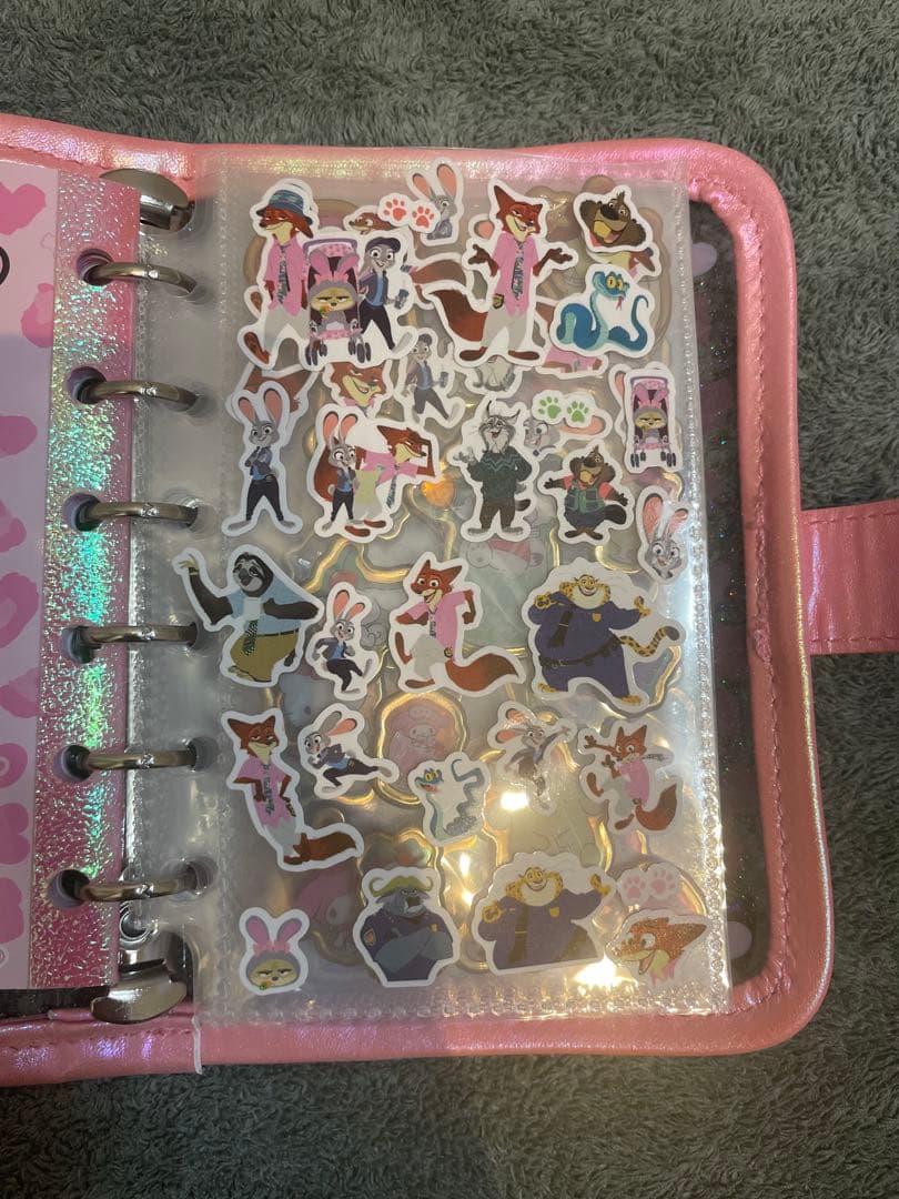 【コギャルキティシール帳　バインダー付き】サンリオ　ズートピア　シール帳ランダム